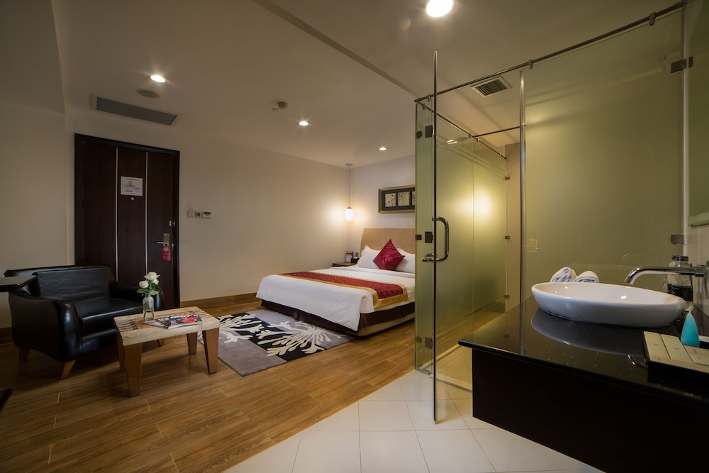 The Hanoi Club Hotel Lake Palais Residences 34/61