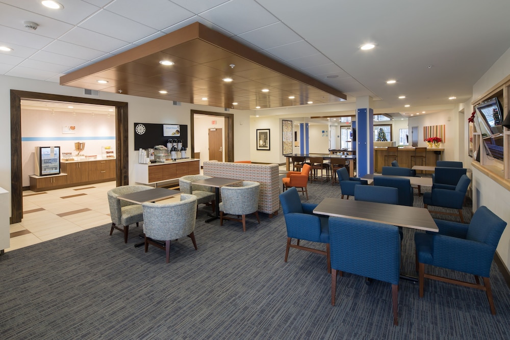 Holiday Inn Express Suites Port Huron 37/44