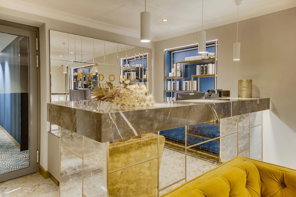 Grand Poet Hotel By Semarah 5/60