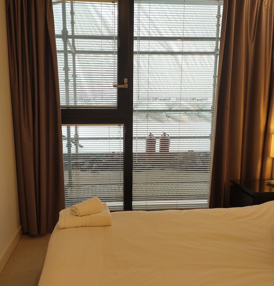 Cleyro Serviced Apartments - Finzels Reach 24/50