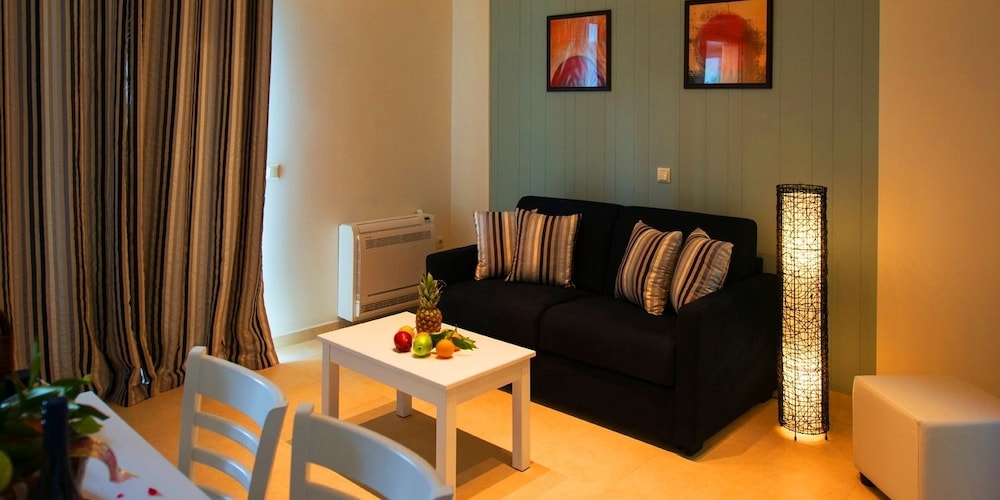 Mantinia Bay Hotel 25/45