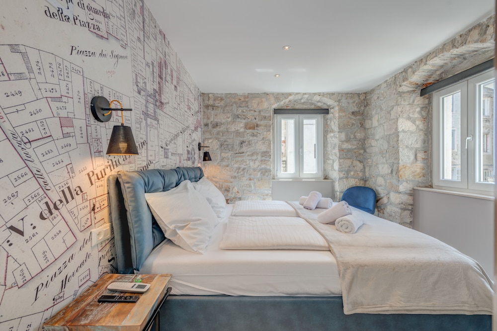 Split Palace Luxury Retreat 6/34