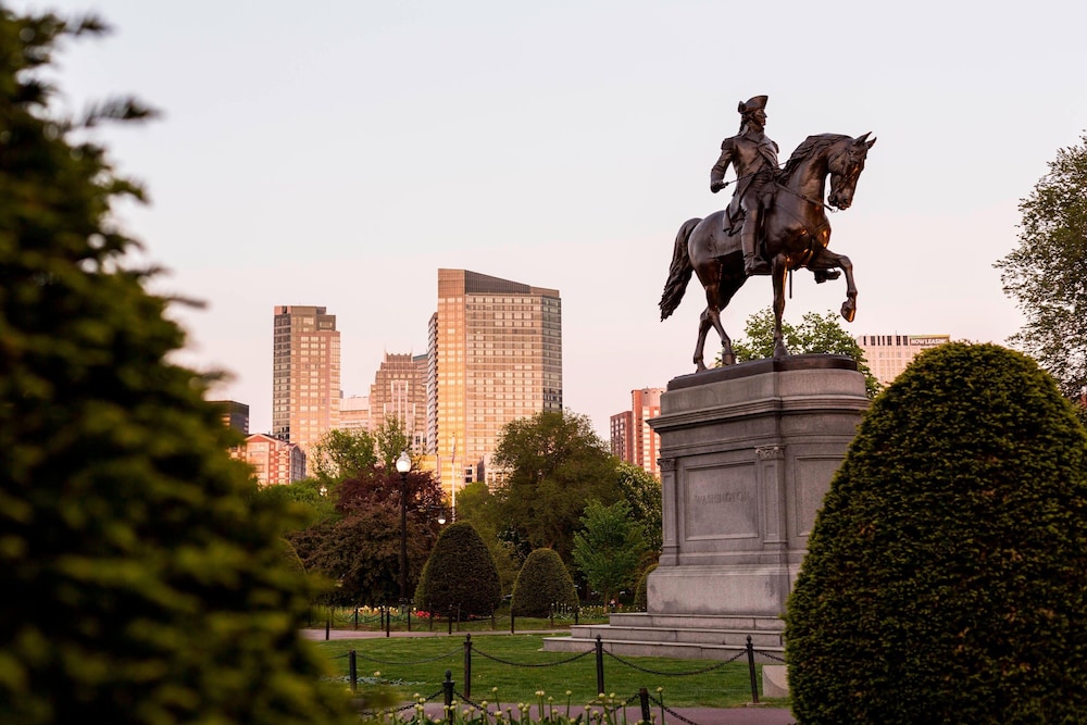THE RITZ-CARLTON BOSTON