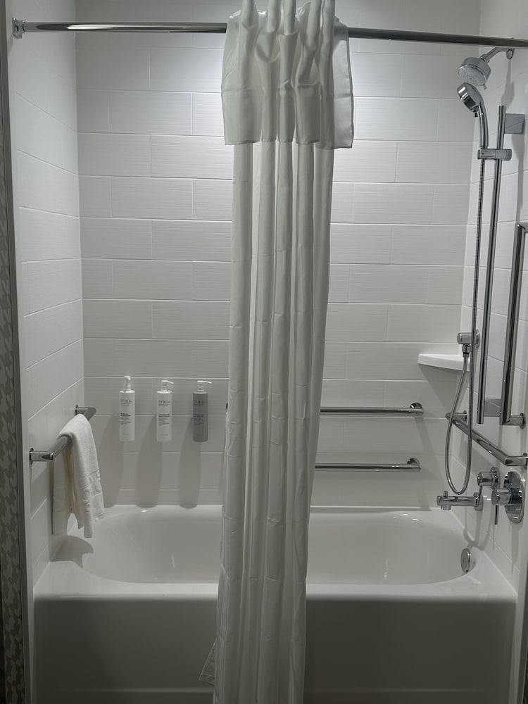 Home2 Suites by Hilton Racine 10/12