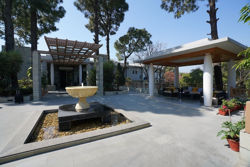 Moksha Himalaya Spa Resort 34/50
