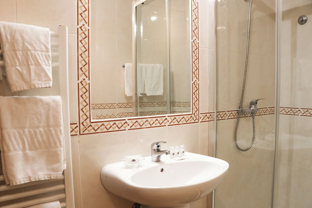HOTEL LOURO 69/69