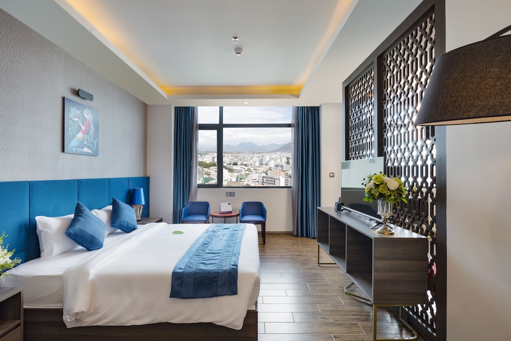 Aaron Hotel 24/69