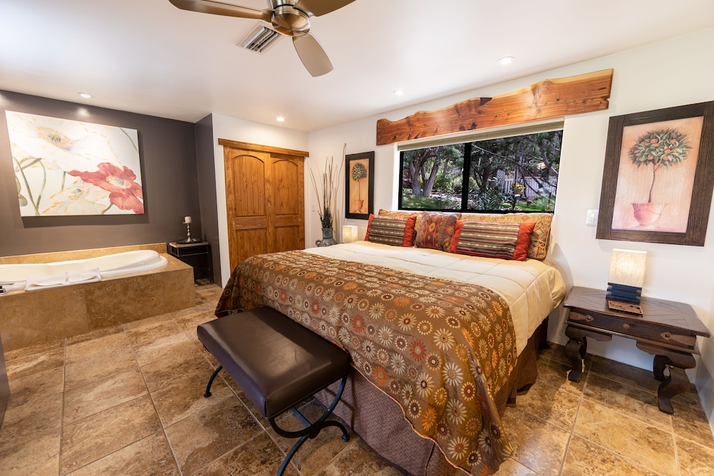 ROMANTIC, SUITE, KING BED, MOUNTAIN VIEW