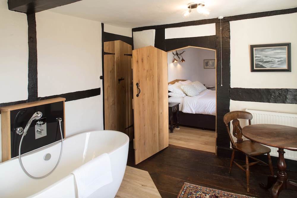 Lower Wythall B&B 50/50