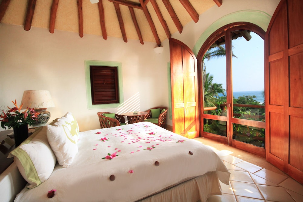 DELUXE, SUITE, OCEAN VIEW