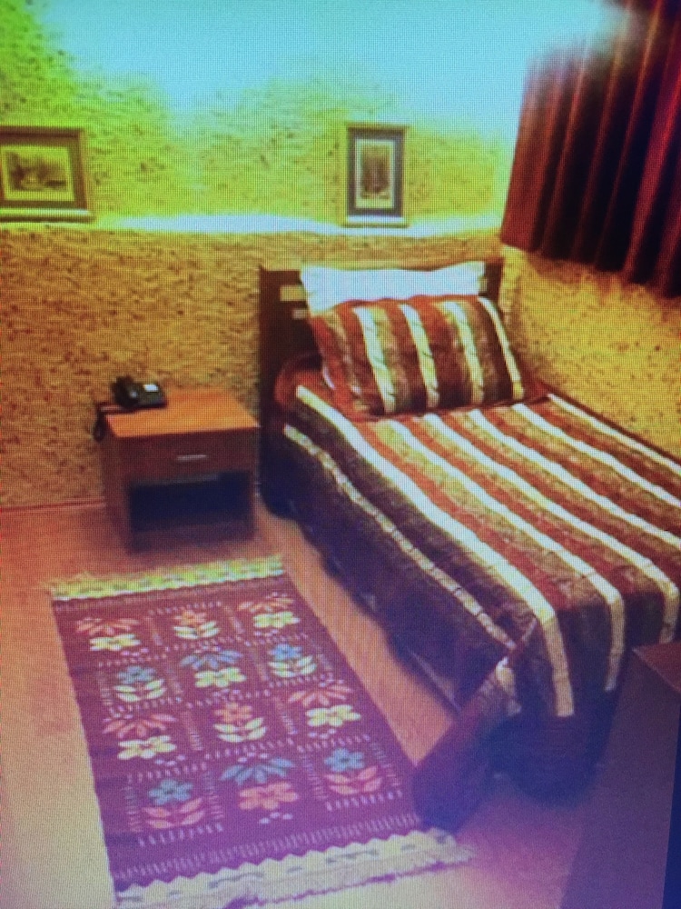 LE SAFRAN SUITE 7/50