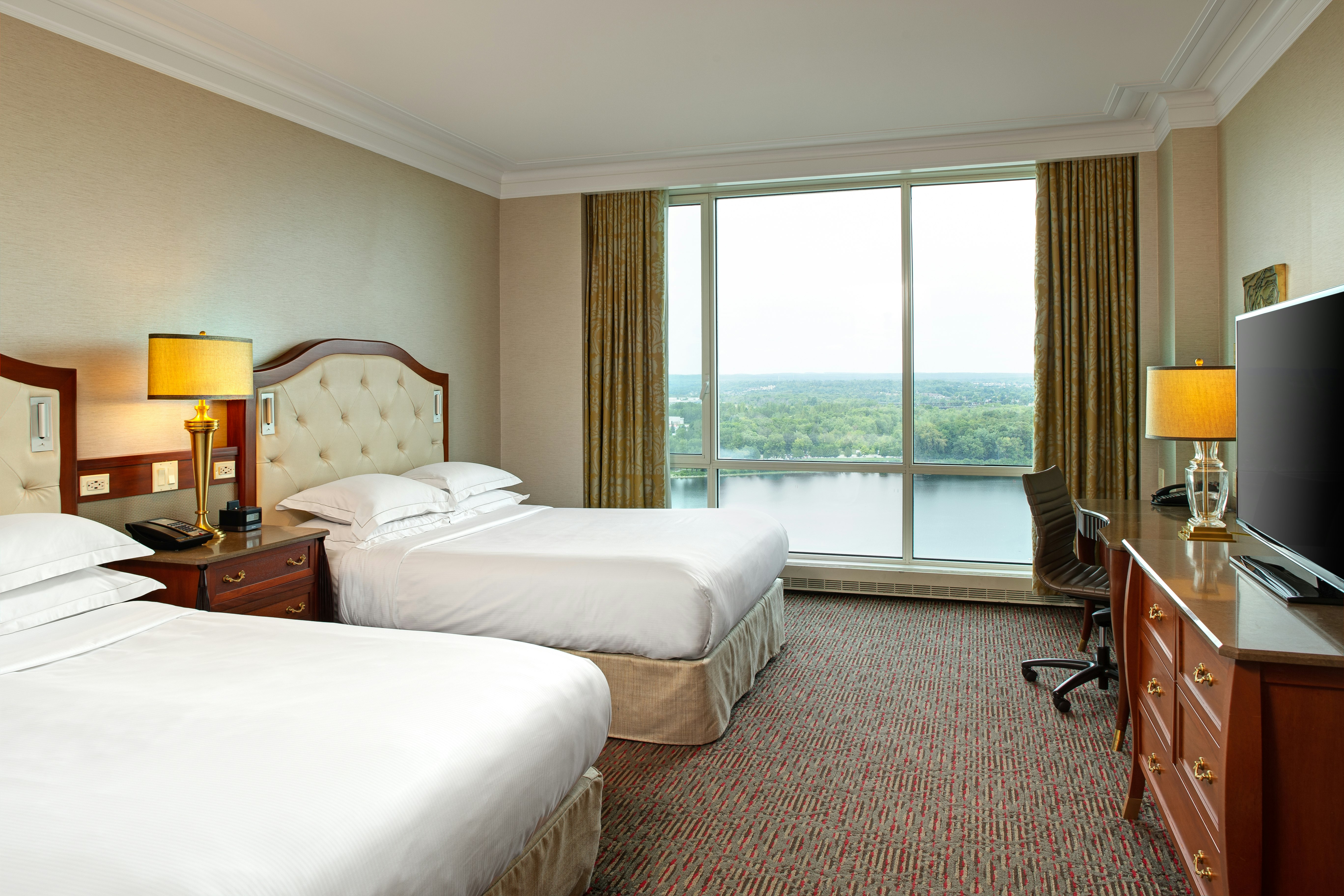 ROOM, 2 QUEEN BEDS, LAKE VIEW