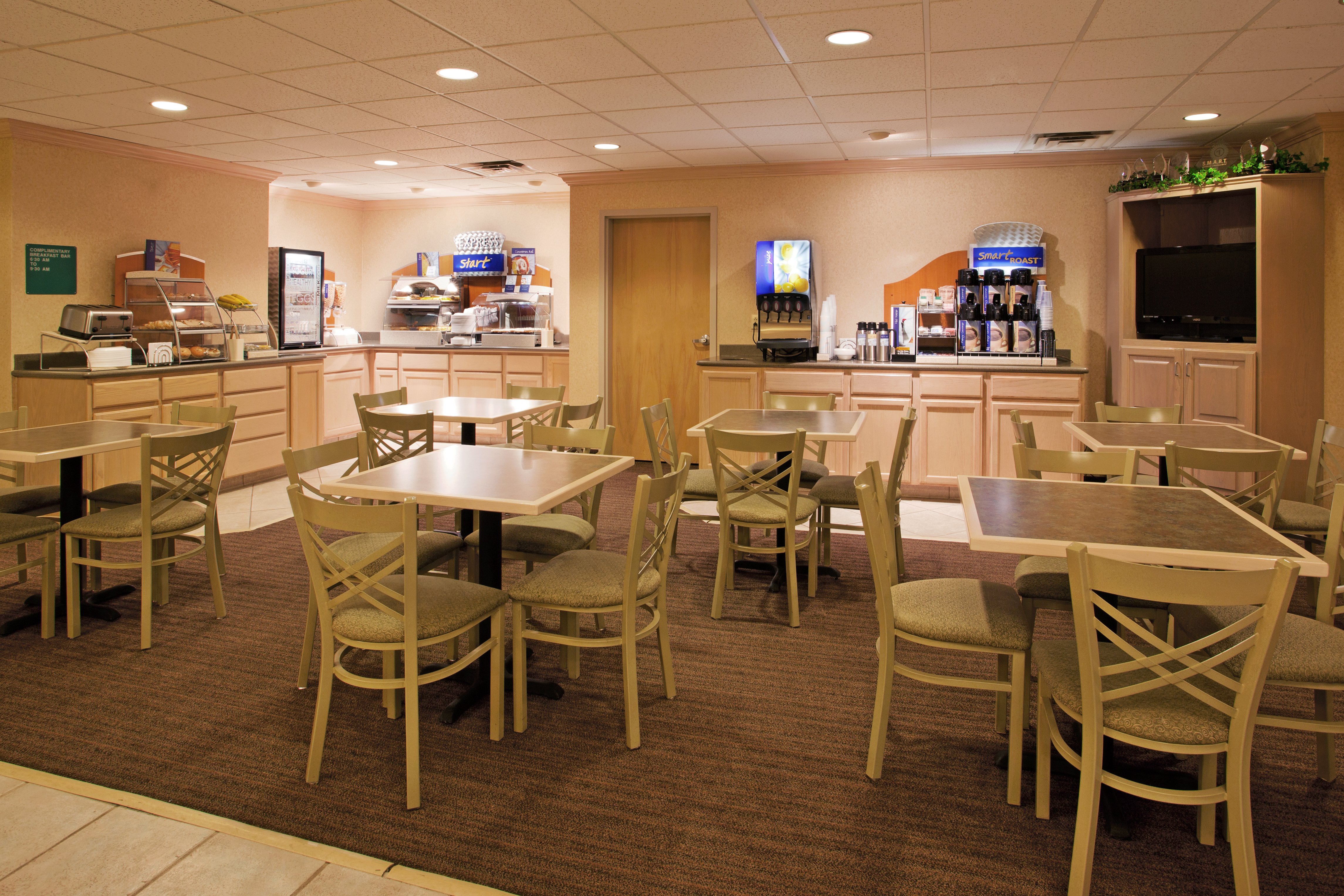 Holiday Inn Express Cleveland-Vermilion 21/36