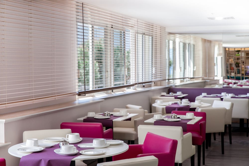 restaurant-cafeteria