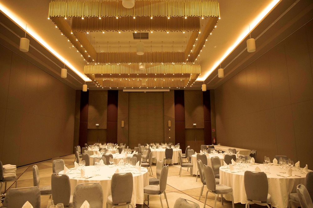 RADISSON BLU HOTEL, ABIDJAN AIRPORT 66/74