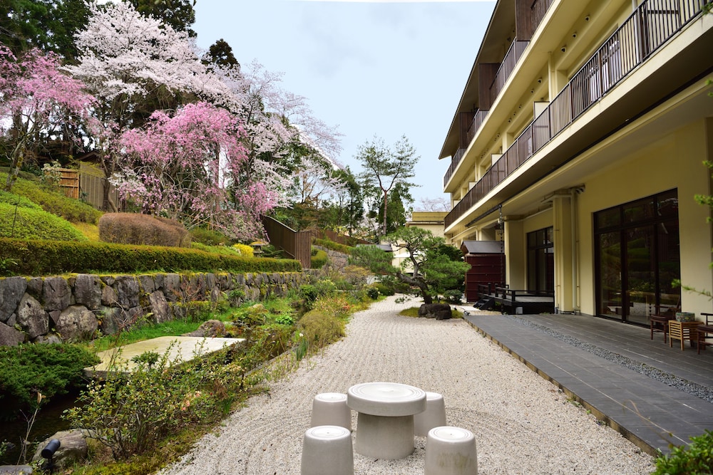 Yunohana Resort Suisen 48/50