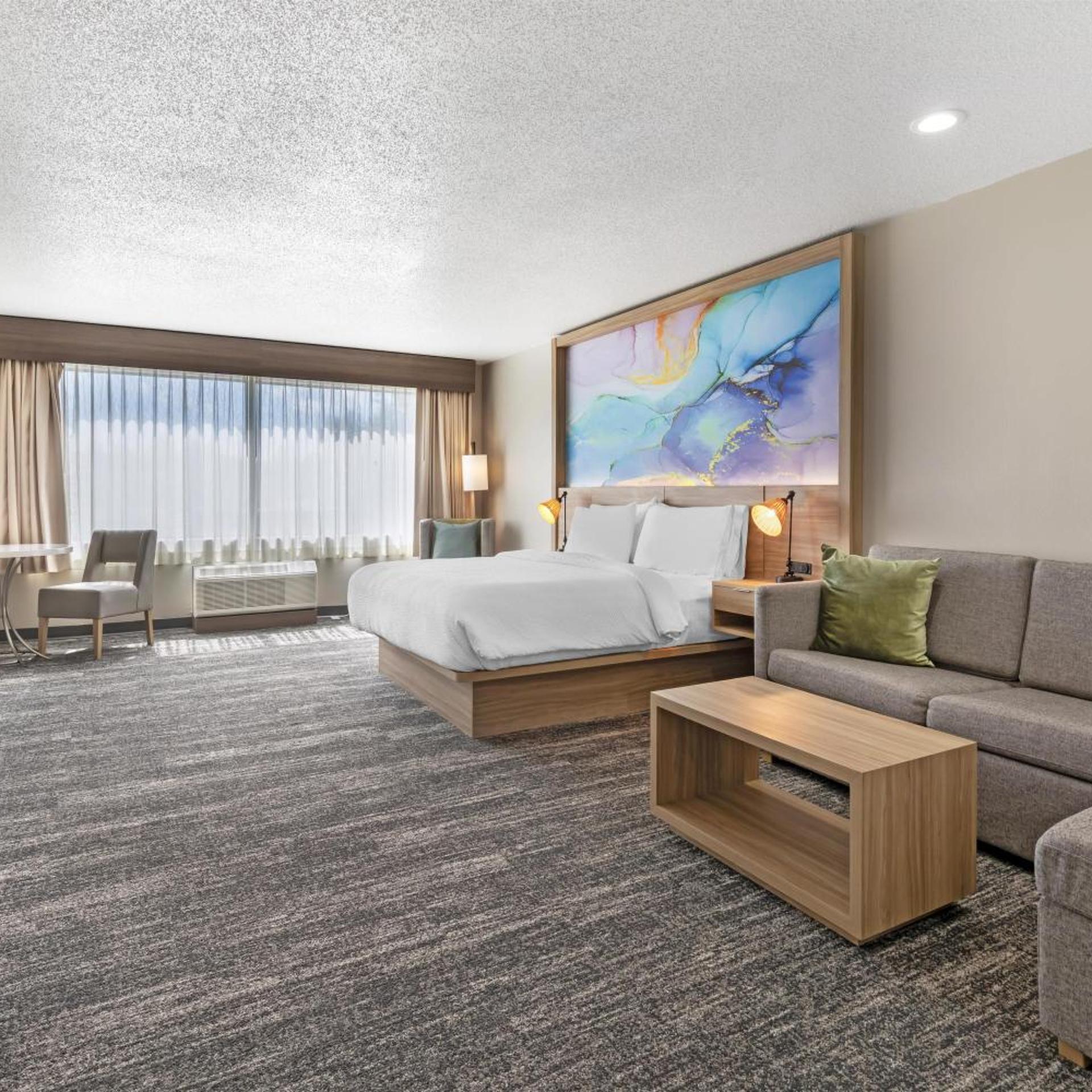 Suite, King Bed, Accessible