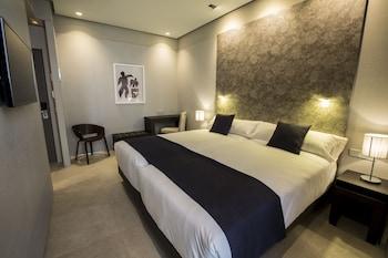 Deluxe, Single, King Bed