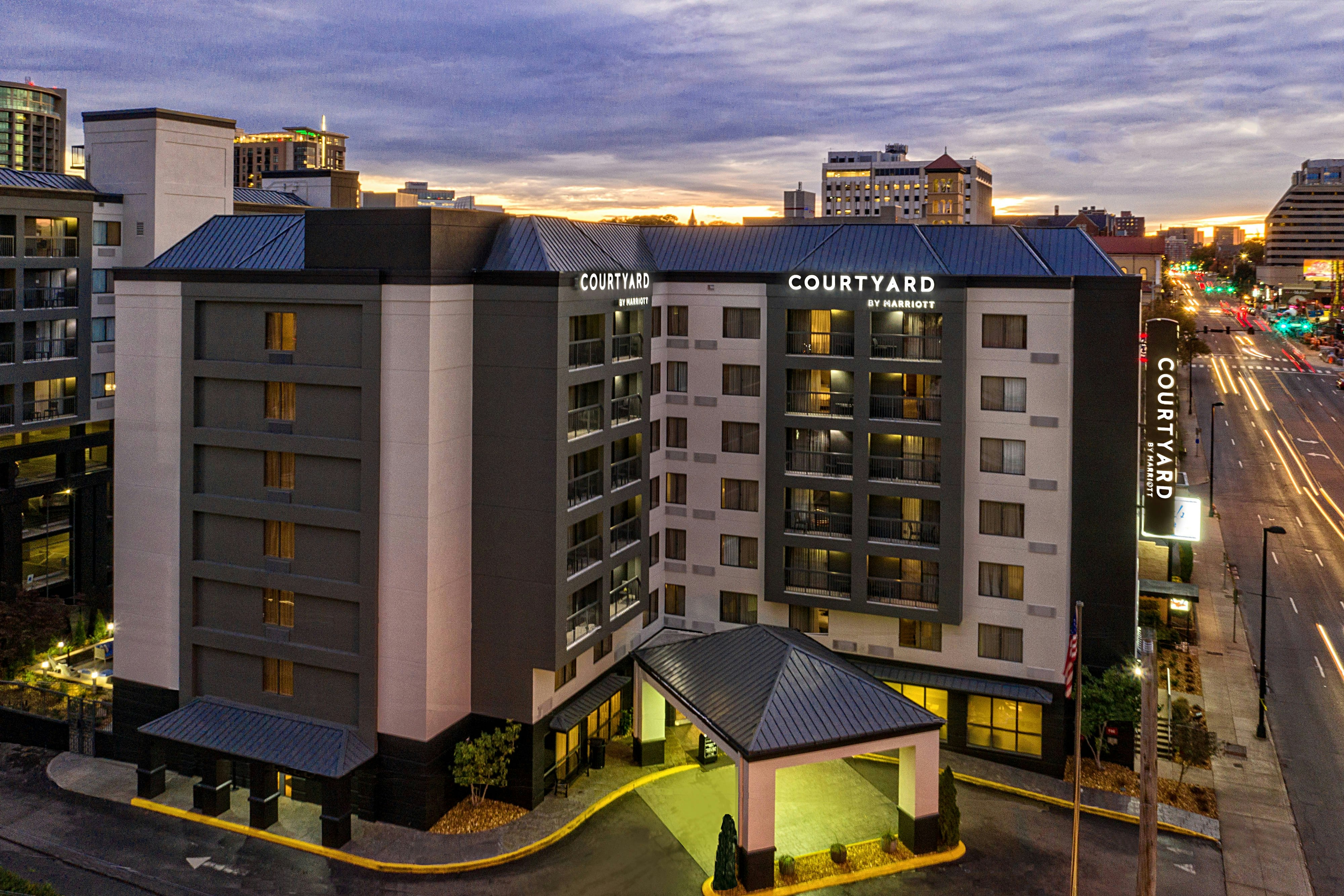 Courtyard By Marriott Vanderbilt-West End