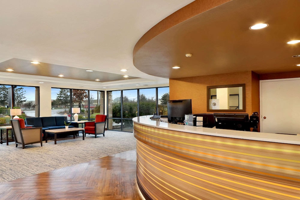 COMFORT INN(BELLINGHAM) 5/42