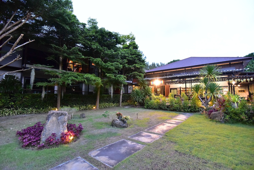 The Breeze Lipe Resort 36/44