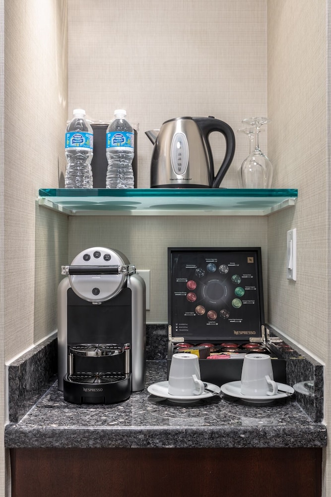Delta Hotels by Marriott Burnaby Conference Centre 18/46