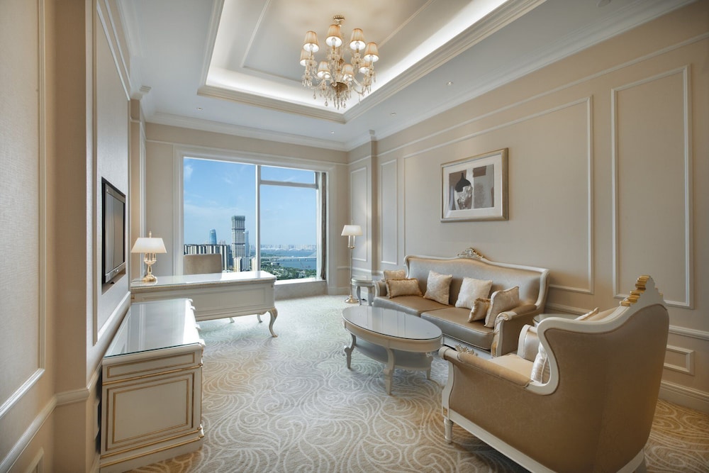 Crowne Plaza Nanchang Riverside 30/50