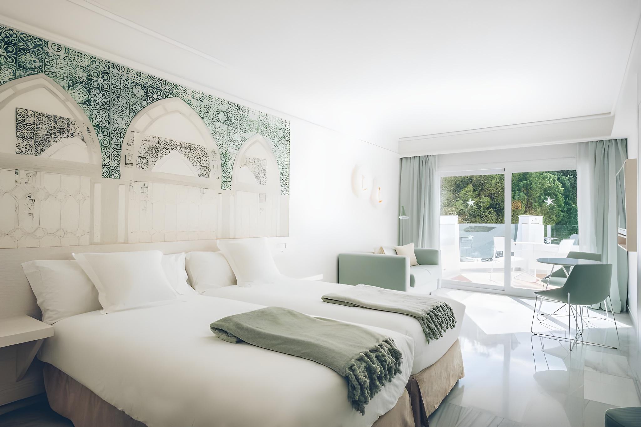 Room, Double or Twin Bed, Side Sea View