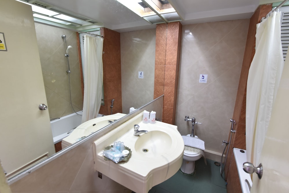Asian Hotel Hatyai 18/72