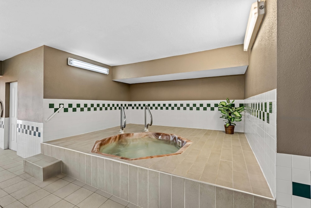 Quality Inn & Suites Des Moines Airport 21/50