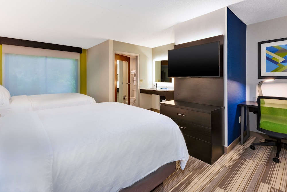 Holiday Inn Express Suites Blackburg University Area 18/74