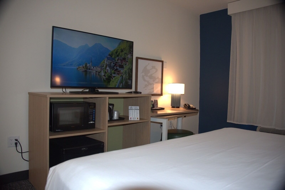 ROOM, KING BED