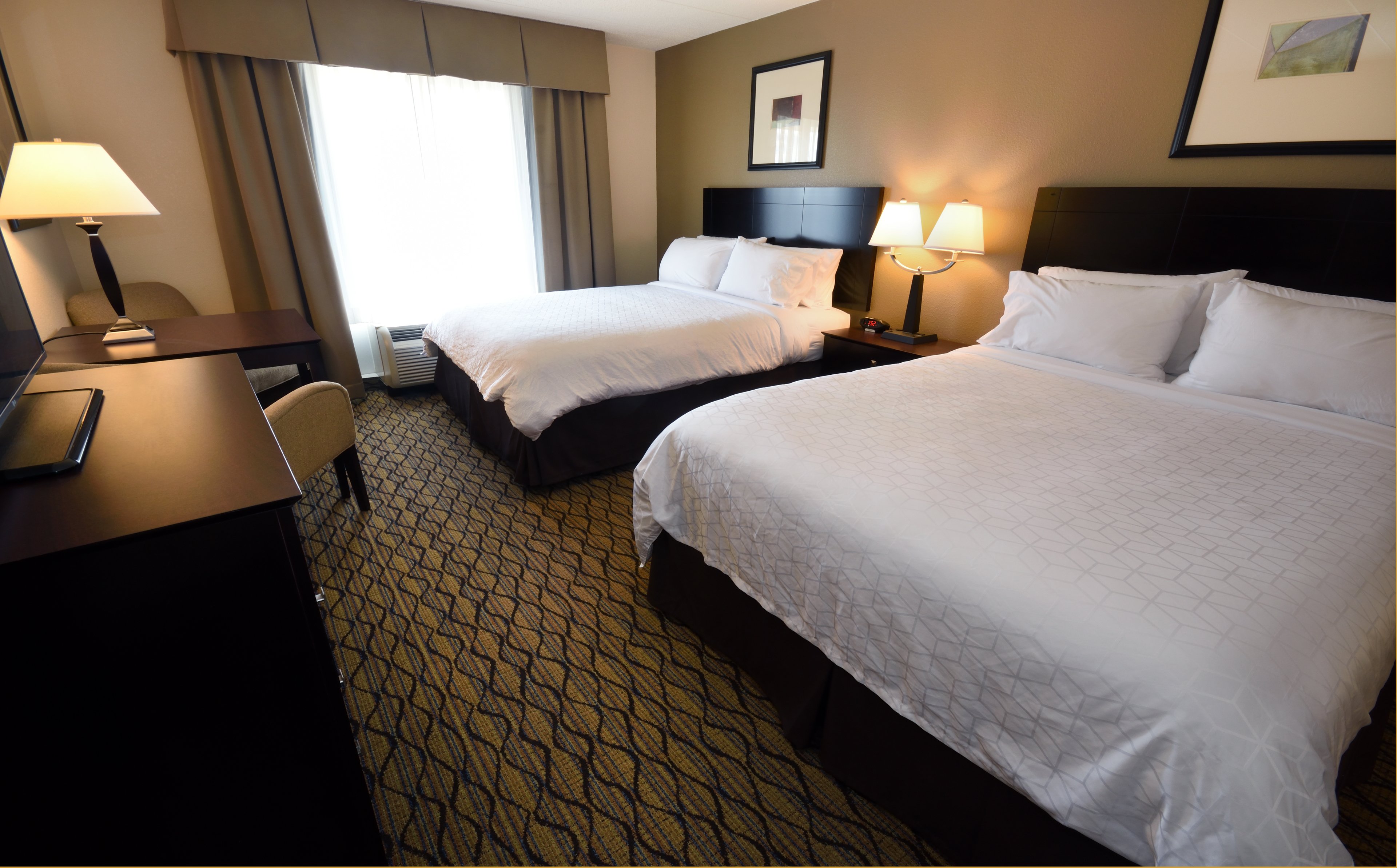 Holiday Inn Express Suites Milford 16/50