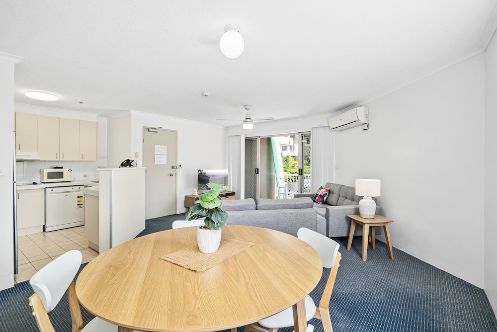 MARKHAM COURT 51/66