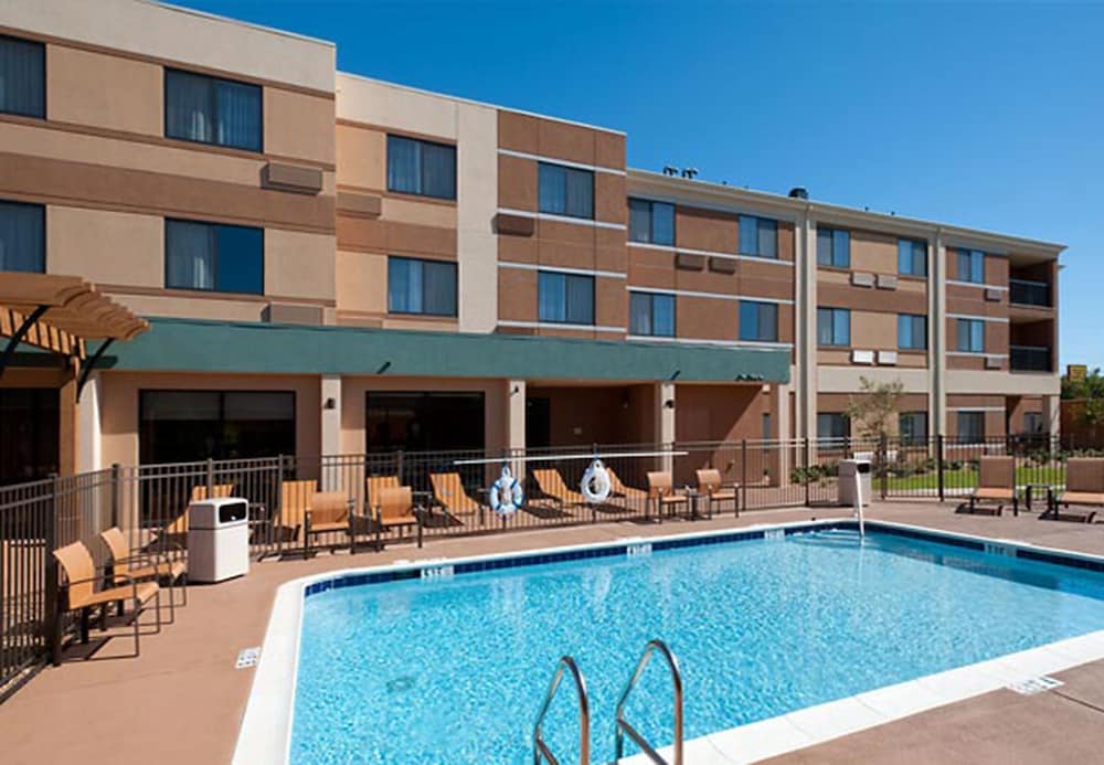 Courtyard by Marriott Alexandria 2/41