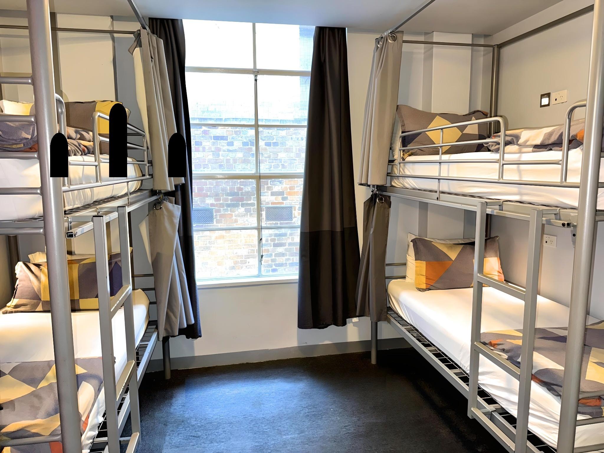 MIXED DORM, 10 BEDS