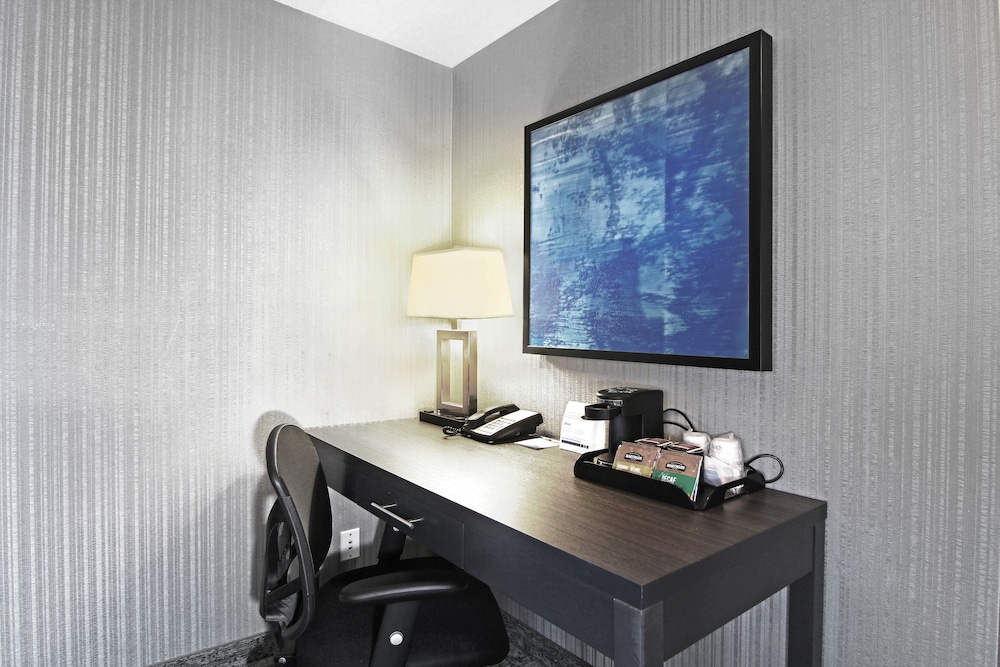 Holiday Inn Express Hotel & Suites Calgary 62/71