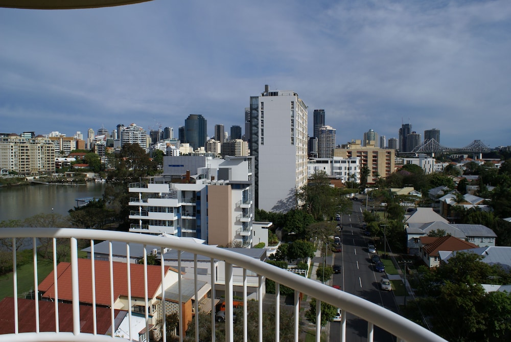 Kirribilli Riverfront Apartments 68/72