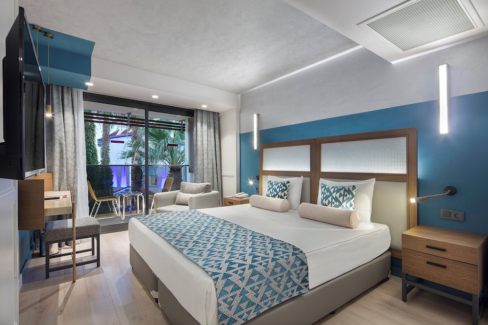 Trendy Side Beach - Adults Only 16 Plus 23/71