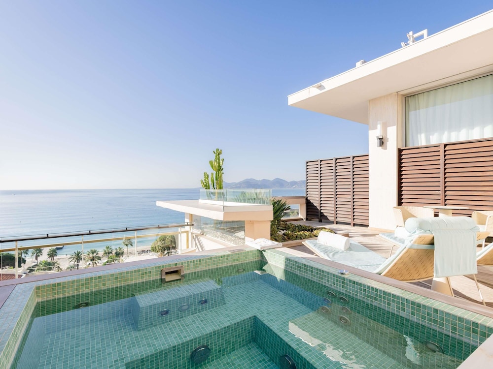 swimming pool spa