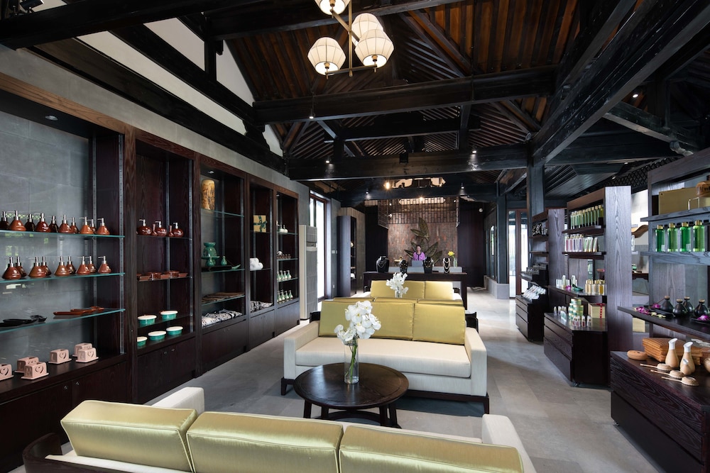 Banyan Tree Tengchong 17/81