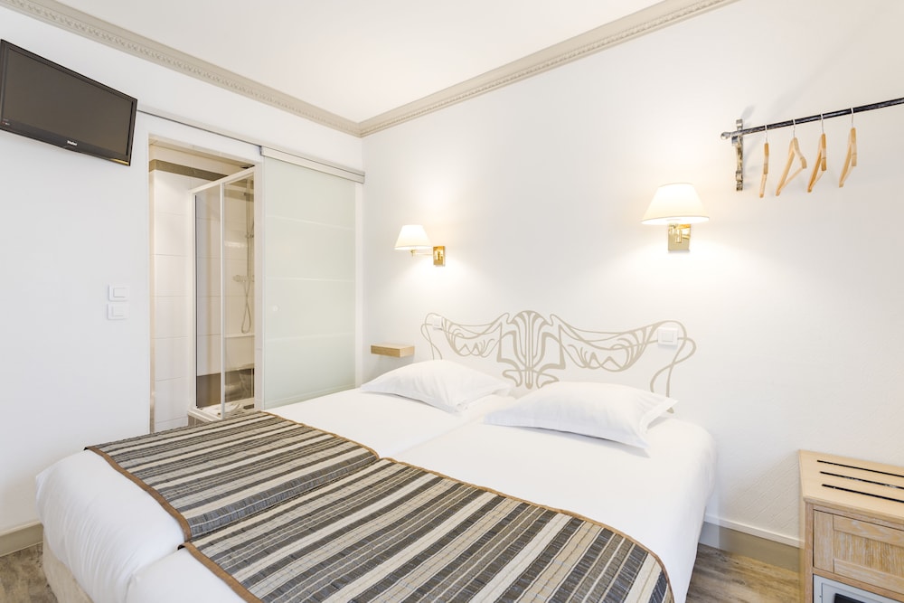 HOTEL KORNER MONTPARNASSE 11/50