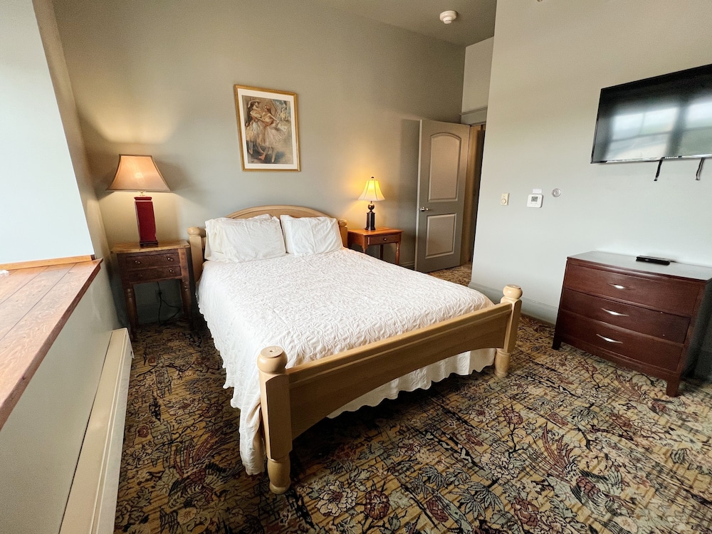 The Blackhawk Hotel 17/50