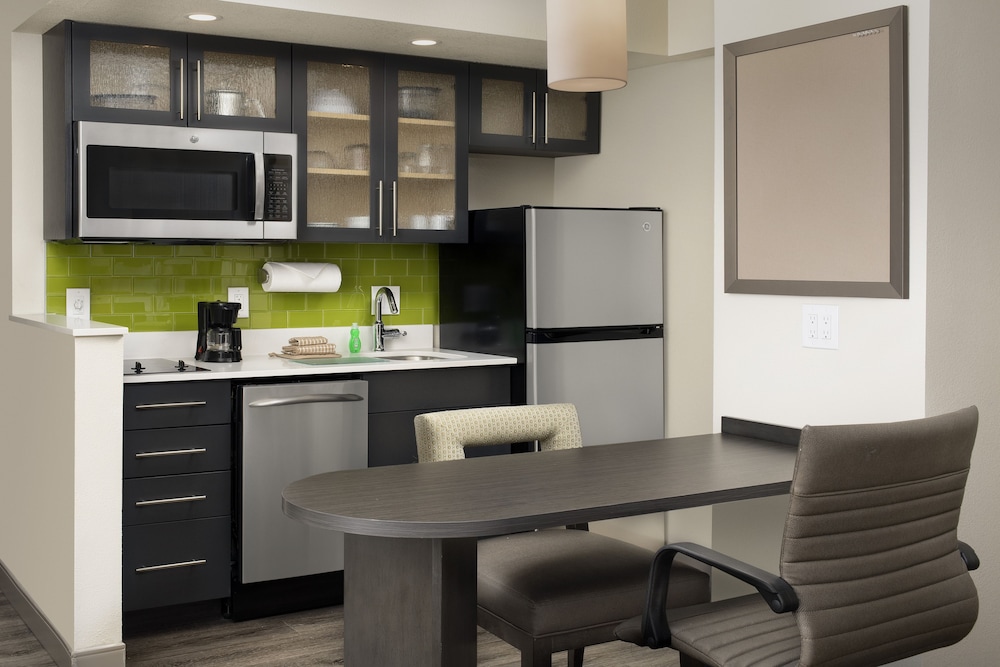 Candlewood Suites Alexandria West 51/58