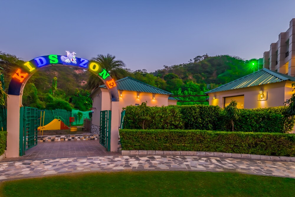 Golden Tulip Chandigarh Panchkula 24/29