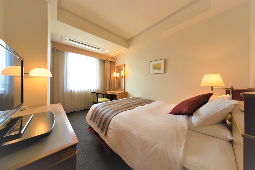 ROOM, SINGLE