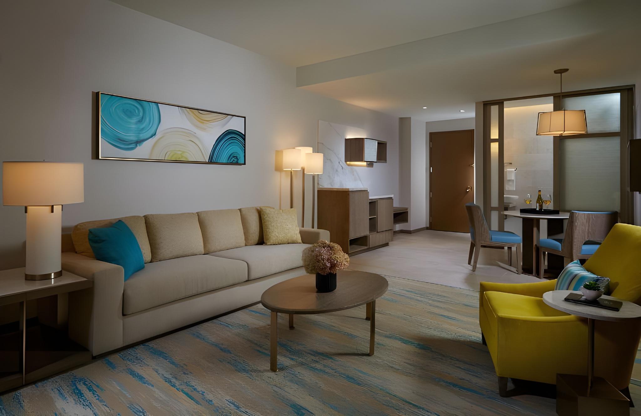 Platinum, Suite, King Bed, Balcony