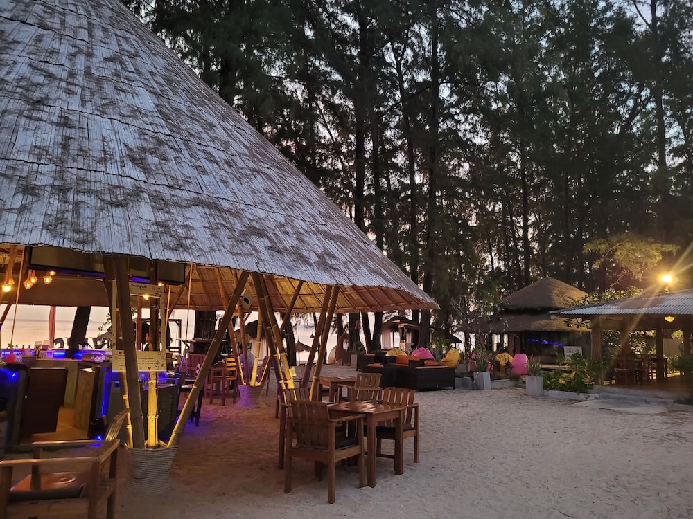 Long Beach Chalet 67/75