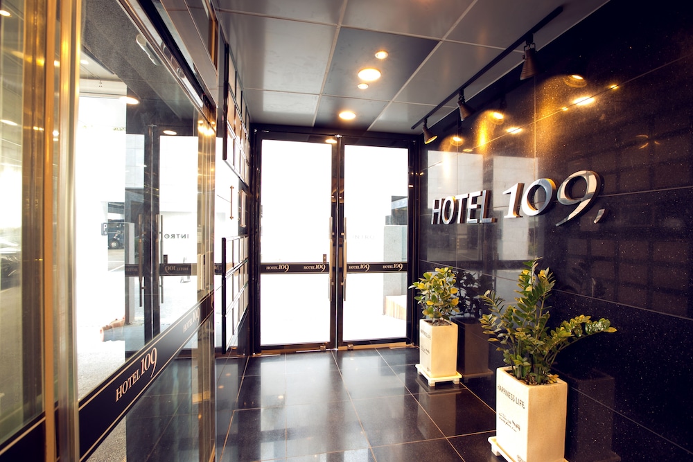 Hotel 109 8/73