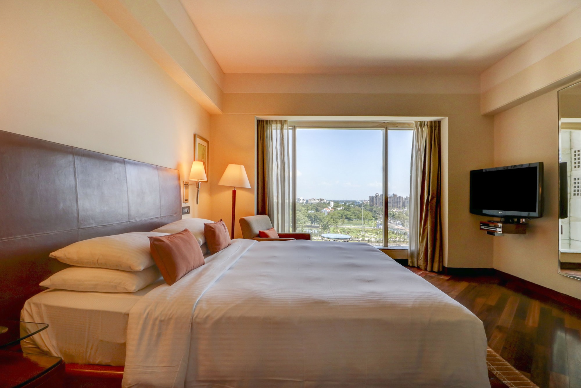 ROOM, KING BED